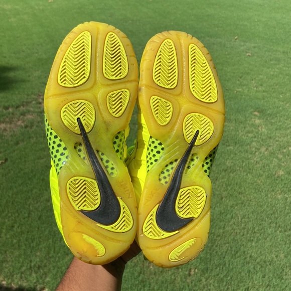 Nike Air Foamposite Pro Volt Women’s Size 7Y Big Kid Sneakers (2014) - Picture 12 of 12